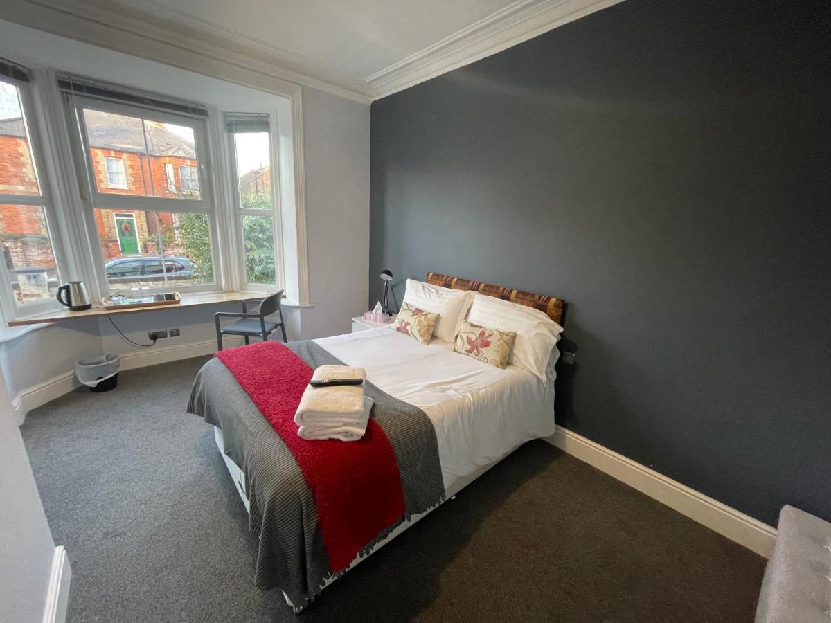 Arlan House, Superb Basingstoke Hotel Bagian luar foto